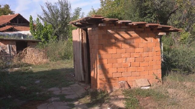 България е на второ място в Европейския съюз по брой външни тоалетни