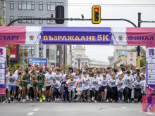 Първото издание на пробега "Възраждане 5К" привлече стотици столичани, сред тях кмет и олимпийски медалист