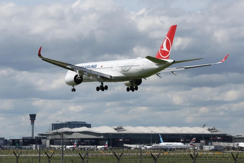 Пилот на Turkish Airlines почина по време на полет