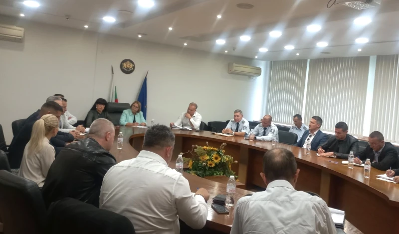 Областният на Пловдив проведе среща с ръководството на полицията и на двете Районни избирателни комисии