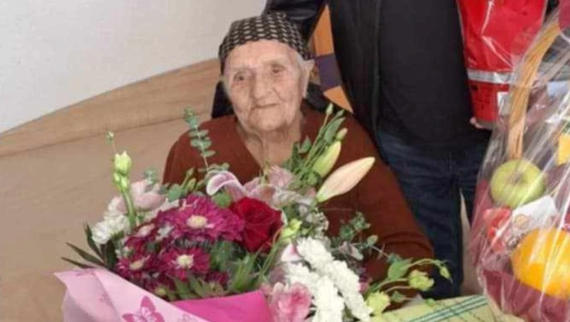 102-годишната баба Атанаса: Надникът ми в ТКЗС-то бе 20 стотинки, младите сега не познават труда