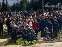 600 ученици изкачиха Черни връх в мащабен ученически поход в София