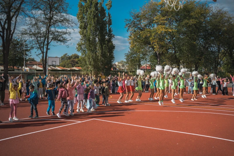 Комбинирана спортна площадка откриха в Иновативно начално училище "Св. св. Кирил и Методий" в Ямбол