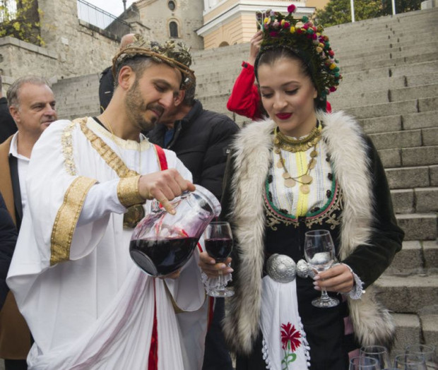 </TD
>Октомври е месецът, в който честваме българското вино и вината