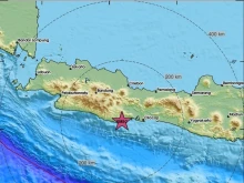 Две земетресения от 4,9 по Рихтер разлюляха Индонезия в кратък интервал