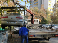 Репатрираха излязъл от употреба автомобил в столичния район "Илинден", преместен от граждани в тревни площи