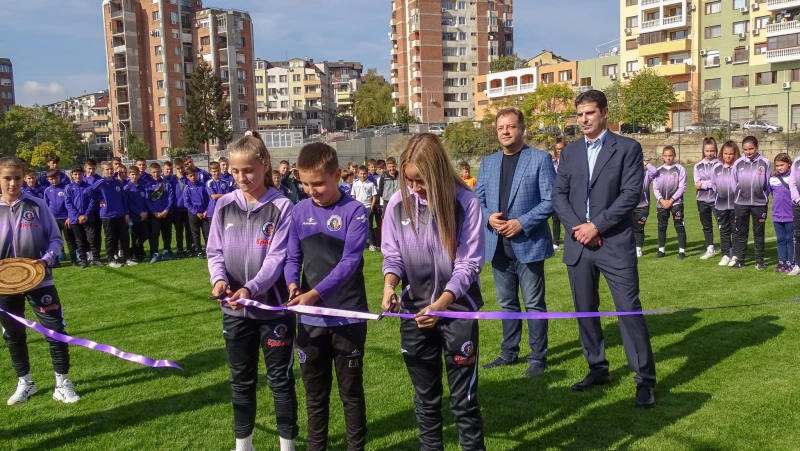 Ново игрище откри във Велико Търново президентът на БФС