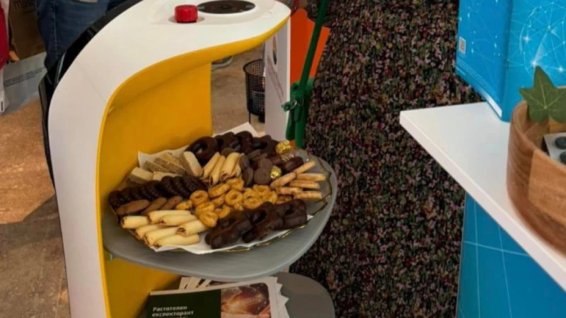 На изложение представиха робот, който ще сервира поръчката ни и ще помага в супермаркети