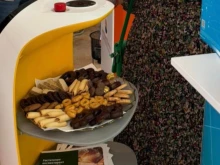 На изложение представиха робот, който ще сервира поръчката ни и ще помага в супермаркети