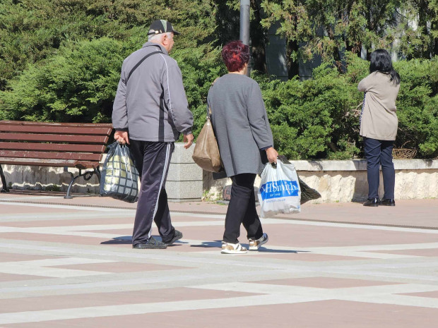 През миналата година пенсионерите у нас са 2 037 336 като броят