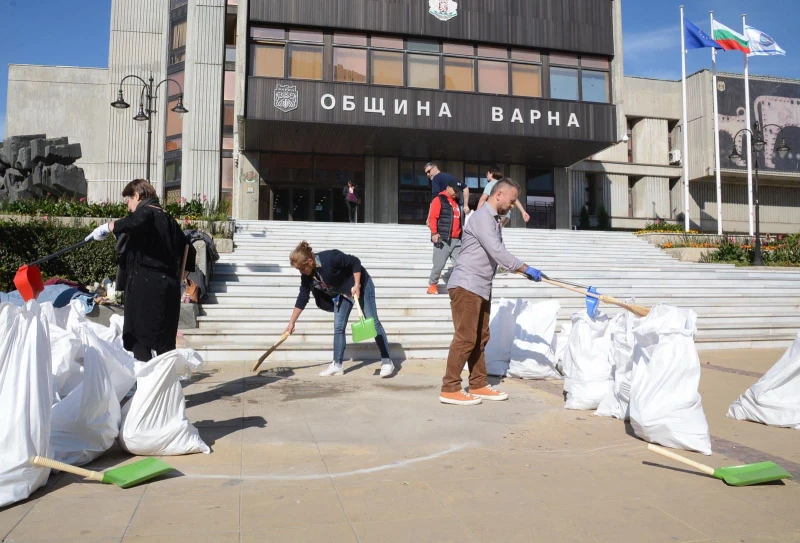 Премахнаха грамадата в памет на Пламен Горанов във Варна