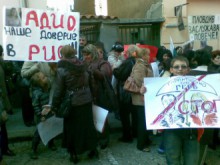 Нагла уволнена директорка съди инспектората