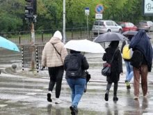 Не забравяйте чадърите си днес, на отделни места ще превали дъжд