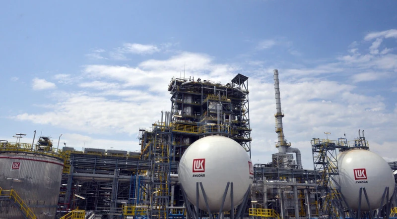 "Лукойл Нефтохим Бургас" впечатли с ръст на приходите от 297.10%
