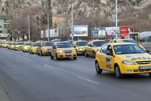 Таксиметровите шофьори излизат на протест в Пловдив днес