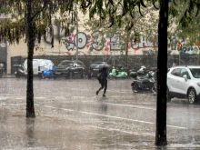 Каталуния се готви за проливни дъждове, затвориха училищата в три района