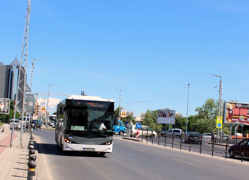 Повече градски автобуси по някои линии утре