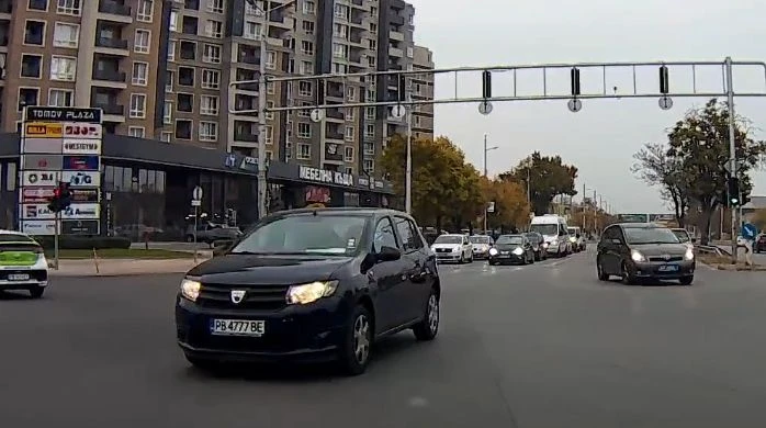 Безумно изпълнение от шофьор на "Дачия"