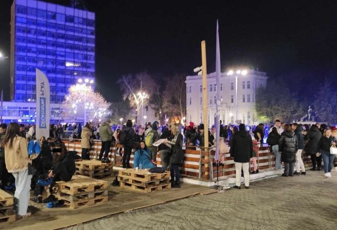 Огромна ледена пързалка правят в Пловдив, около нея - хапване и пийване
