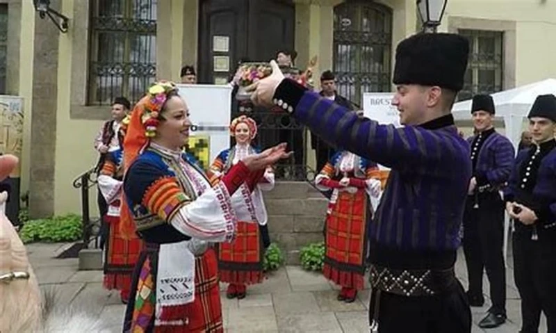 Какво очаква ценителите на винени преживявания, слушайте в предаването "Цветовете на Пловдив"