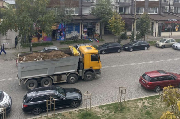 Водачът на камион премина през столичната ул. "Любляна" без чергило, глобиха го