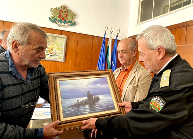 Съюзът на подводничарите награди началника на Морско училище във Варна