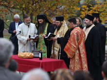 Водосвет при новостроящия се храм "Св. Пимен Зографски" в столичния район "Изгрев"