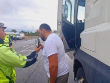 Пиян тираджия вози 12 тона стъкло по АМ "Струма" край Рила