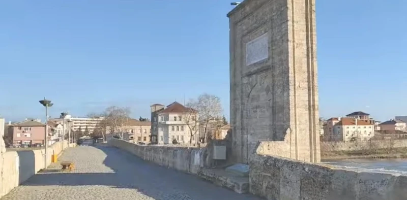 Единственият град в България, който е в непосредствена близост с границите на още две държави