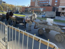 Конвой от каруци в столицата