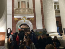 "Продължаваме промяната": Погромът пред Народния театър е нападение срещу свободата на словото