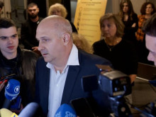 Васил Василев: Днес пред театъра не е нашата публика