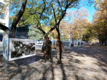 Фотоизложба под надслов "Сухопътни войски сме там, където има нужда от нас!" подредиха до Община Стара Загора