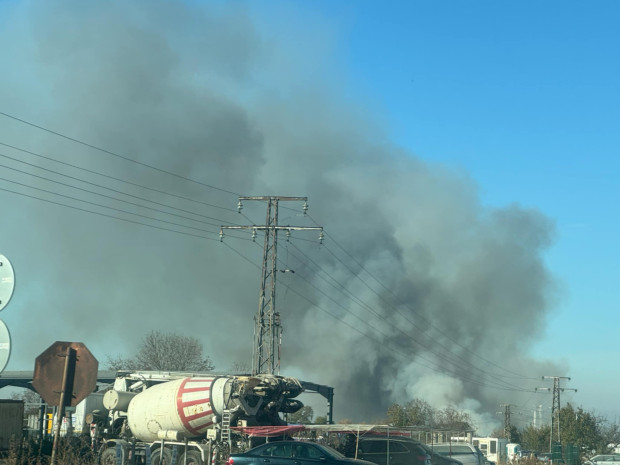 Голям пожар в южната част на Пловдив!