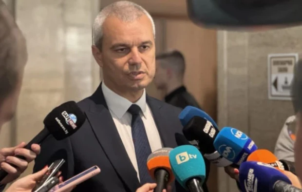 Костадинов за протестите пред НС: Разиграва се спектакъл