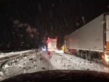 Движението от Перник в посока София е блокирано!