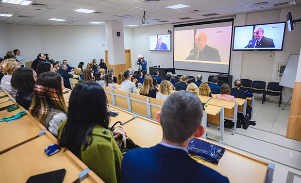 Варненски университетски център без аналог у нас отпразнува рожден ден