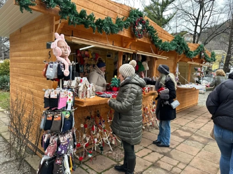 Базар и ледена пързалка за Коледа в Кюстендил