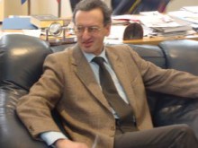 Долев: Спираме практиката, държавен служител да закупи и продаде след това общинско жилище