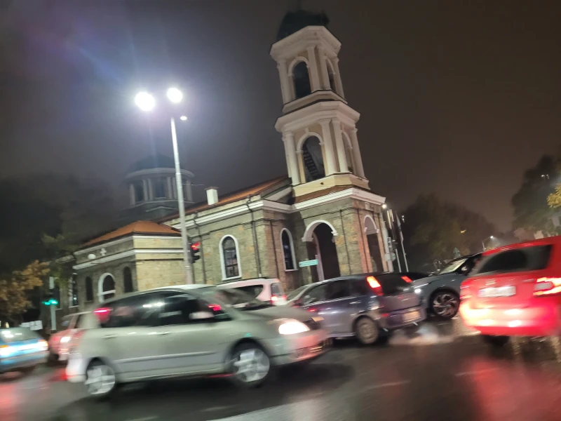 Кошмарни задръствания в Пловдив, колите едва пъплят по трилентови булеварди