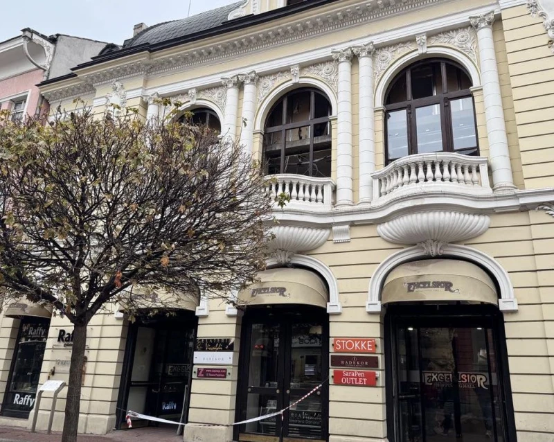 Ремонтират емблематична сграда на Главната