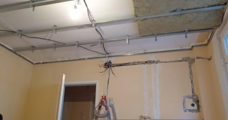 Нова дограма и изолация на таванa с гипсокартон и вата, за да задържим топлината в дома