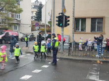 Ето как бургаски деца отбелязаха деня за възпоминание на жертвите от ПТП