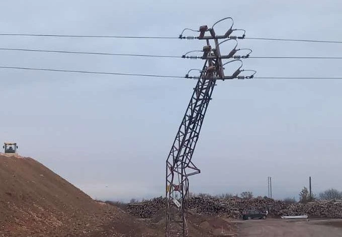 Терор в Трилистник: Вече и без ток след повече от година блокирани пътища заради безумни ремонти