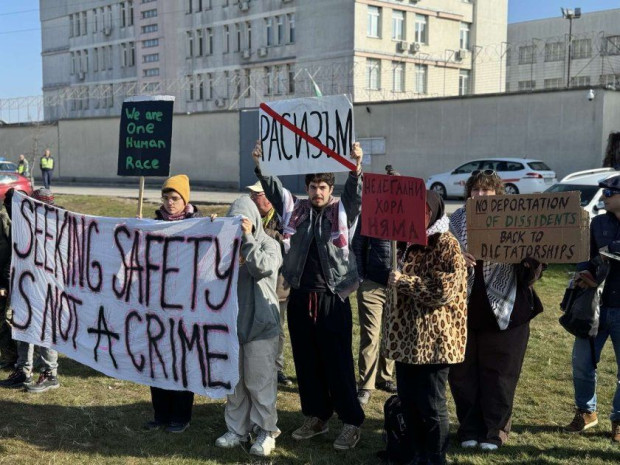 Протест в Бусманци срещу полицейското насилие и затворените бежански лагери