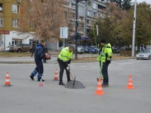 Чистят дъждоприемните и канализационни шахти в Благоевград