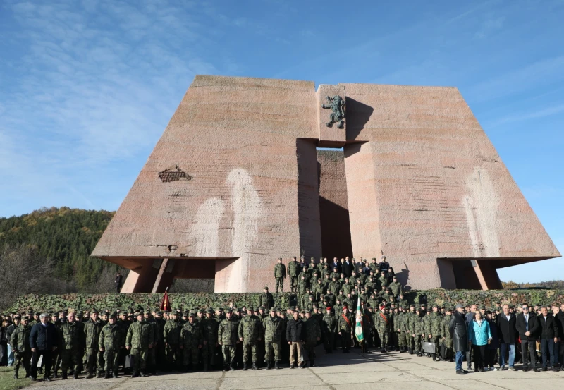 Зам.-министър на отбраната: Повишаването на възнагражденията на военните е наш основен стремеж