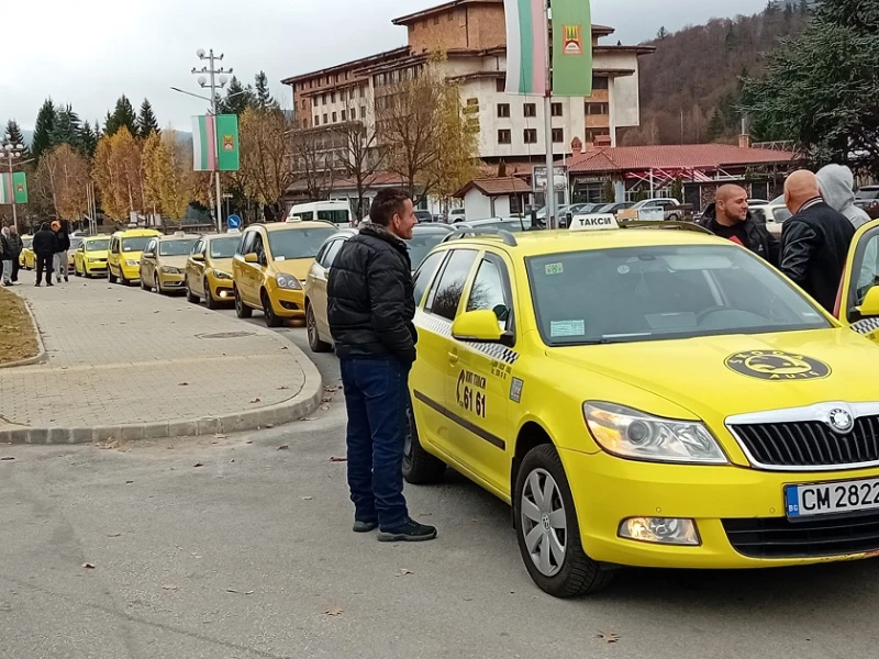 Таксиметрови шофьори протестираха с автошествие в Смолян