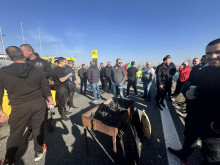 Протестът на такситата: Палят барбекюта насред магистрала "Тракия"