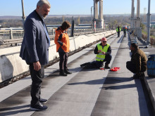 Асфалтират 400-метровата отсечка от българския участък на Дунав мост, която е в ремонт